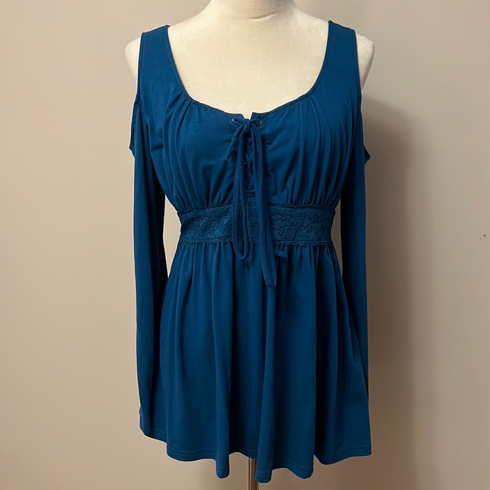 3 FOR $40 - Open shoulder long sleeve top